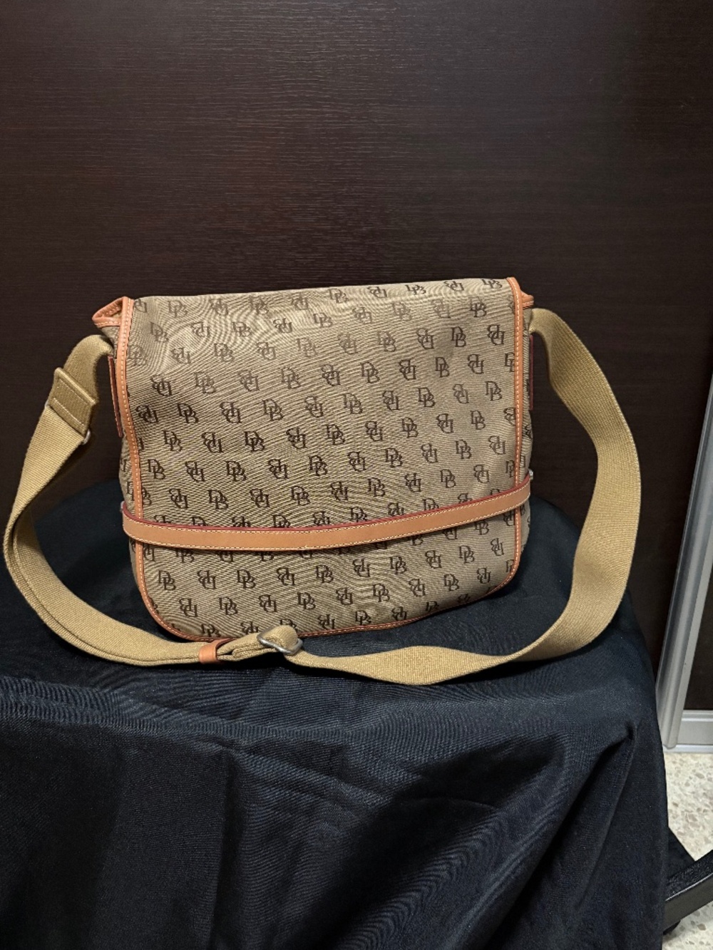 Dooney & Burke vintage Messenger Bag